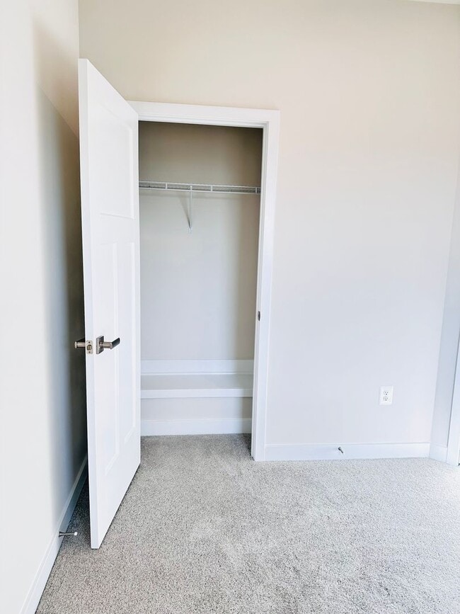 Building Photo - 4023 Purple Flora Bnd