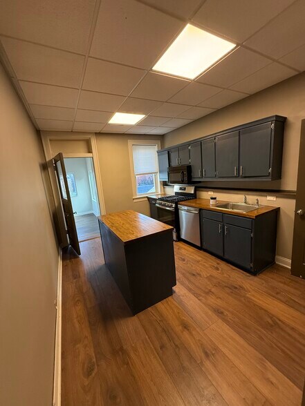 Building Photo - 5200 Devonshire Ave