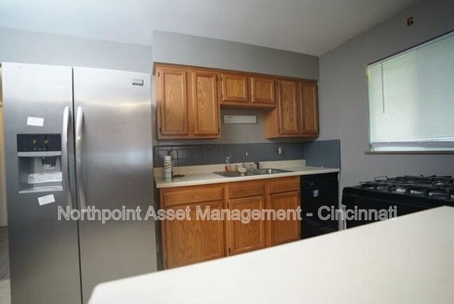 Building Photo - 2BR SFR • Stainless Kitchen • Westwood