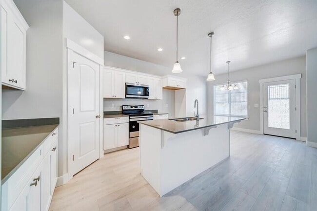 Building Photo - 16168 S Truss Dr