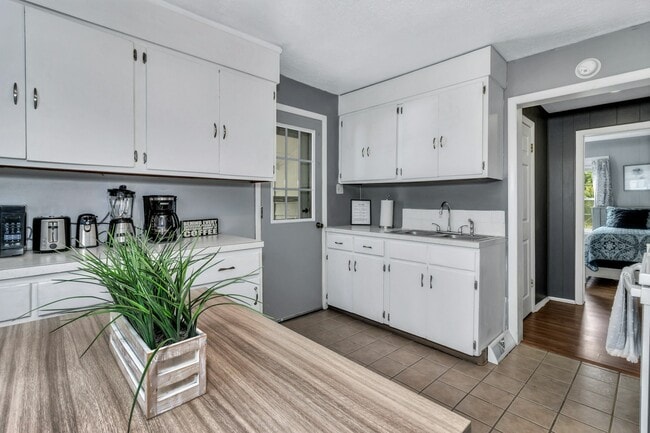 Building Photo - 120 Fountain Way