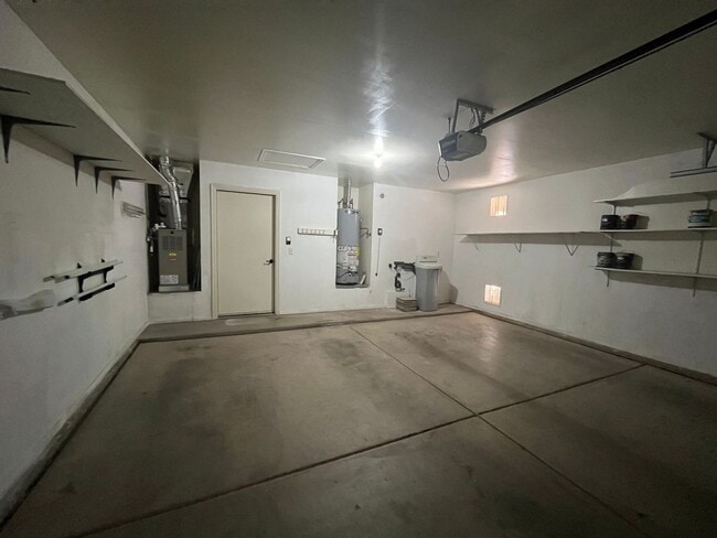 Building Photo - Cute and clean 4 bedroom home available now