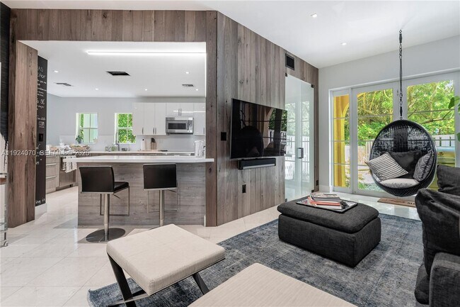 Building Photo - 18460 NE 30th Ave