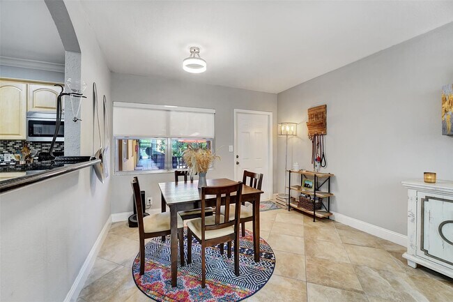 Building Photo - 744 NE 14th Ave