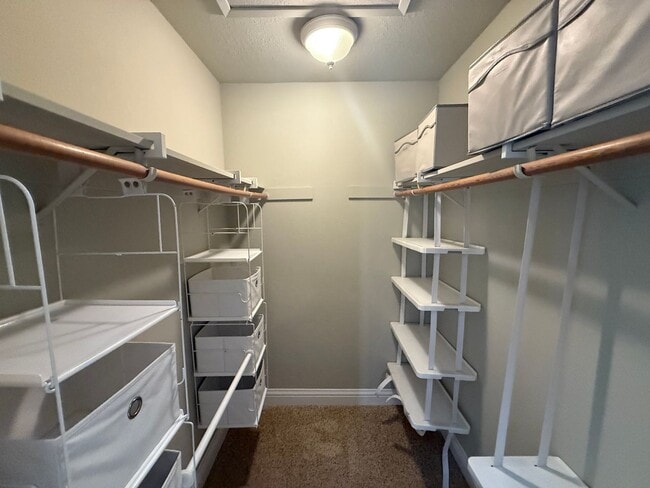 Building Photo - SPACIOUS TWO BEDROOM TWO AND HALF BATH + L...