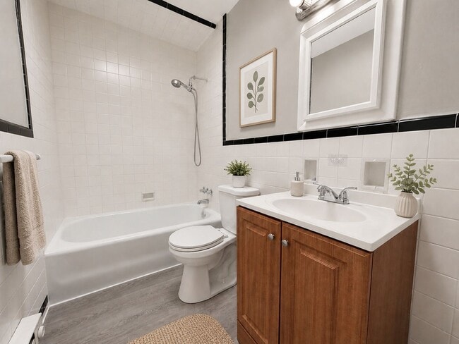 Building Photo - Spacious 3-Bedroom Rental with Front Porch, Backyard & Basement
