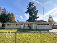 Building Photo - A Warm & Welcoming Rambler in the Heart of Central Kitsap