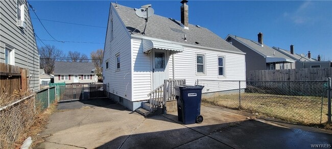 Building Photo - 3553 Sherwood Ave