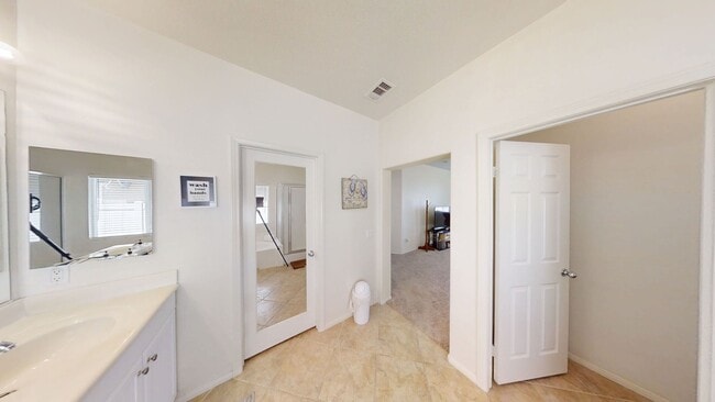 Building Photo - Charming 3 bed 2 bath Home in Fairway Cany...
