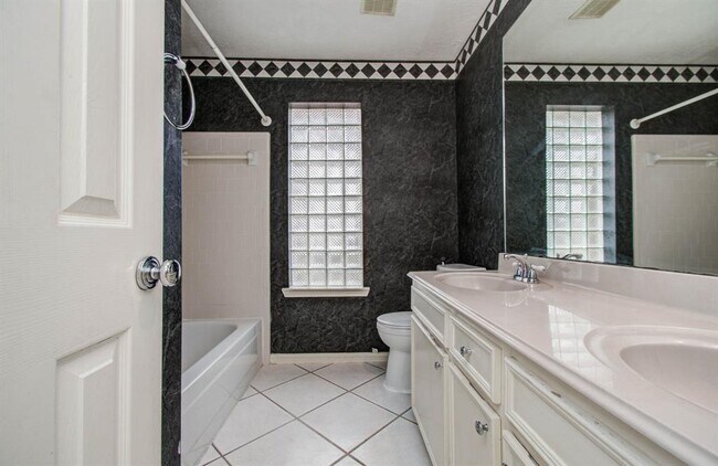 Building Photo - 16839 Willow Bend Ct