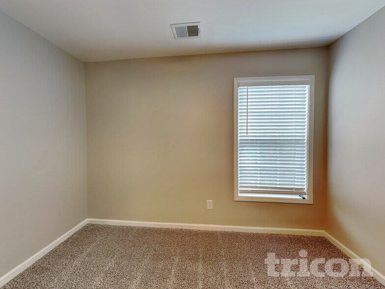 Building Photo - 310 Victory Commons Overlook