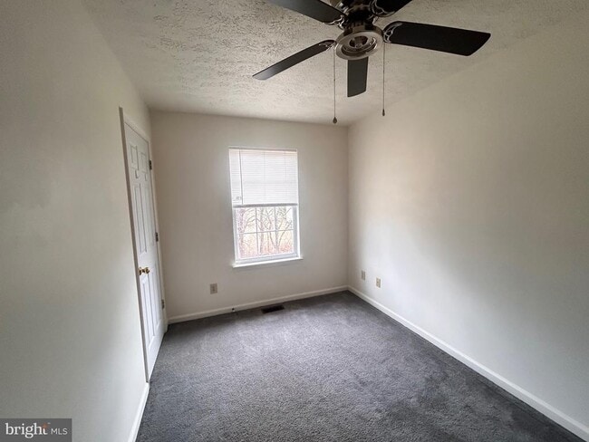 Building Photo - 209 Copperfield Ln