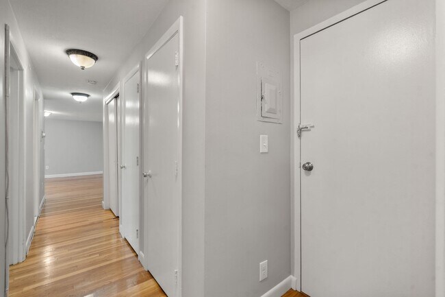 Building Photo - 133 Beaconsfield Rd