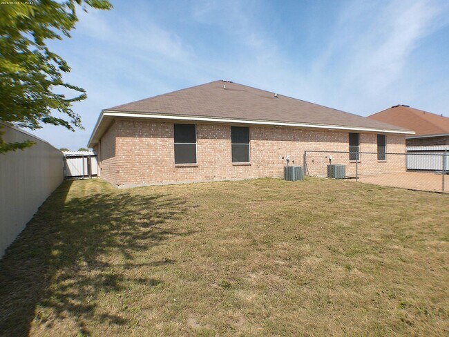 Building Photo - 6212 Temora Loop