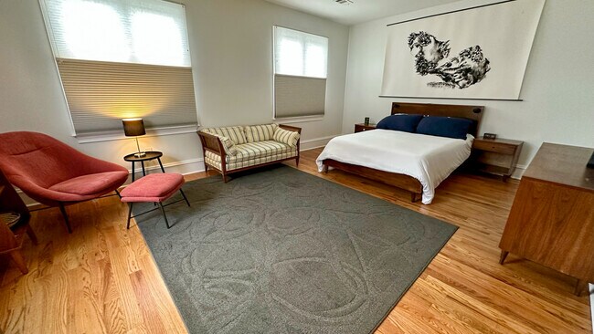 Building Photo - 64 Daniel St SE