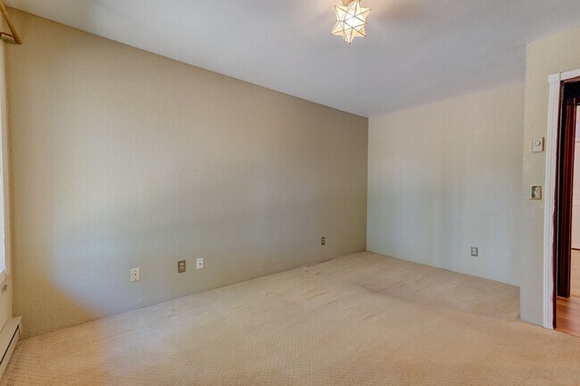 Building Photo - 1638 Fern Pl
