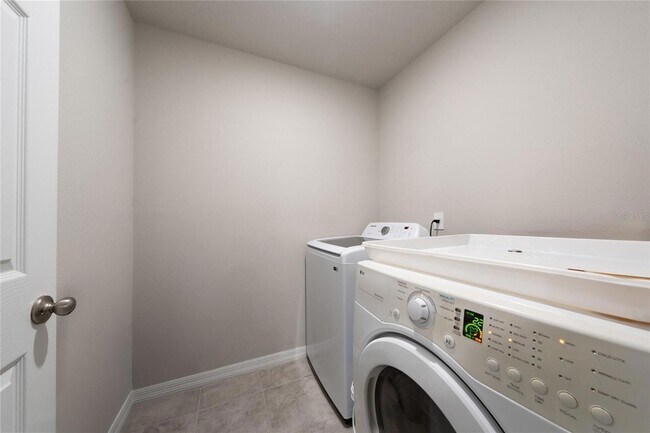 Building Photo - 2043 Harebell Ln