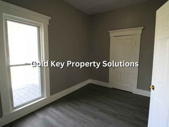 Building Photo - 803-807 High Street