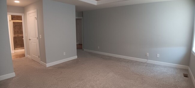 Building Photo - Heron's Landing 4 BD/ 3BTH Available May 14th