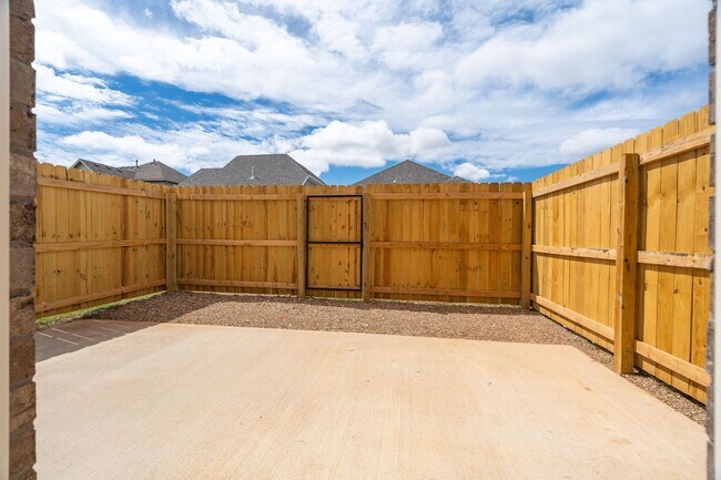 Building Photo - The Retreat at Been Road Villas 3 Bed, 2 Bath