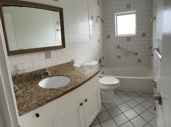 Building Photo - 7801 NW 70th Ct