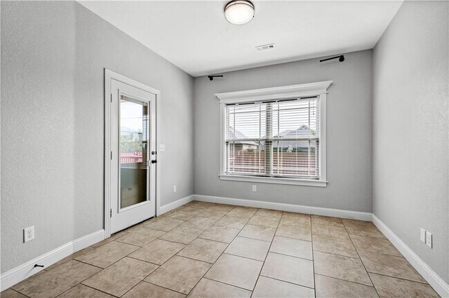 Building Photo - 4301 SW Beech Ln