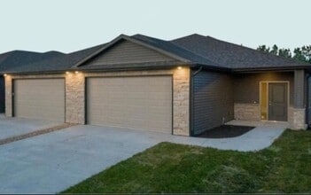 Building Photo - Brand New 3 bedroom/3 bathroom ranch townhome in Waverly