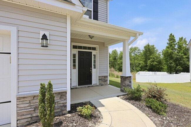 Building Photo - Like new single family home in Cameron, NC!