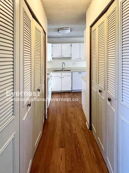 Building Photo - 1701 Cato Cir