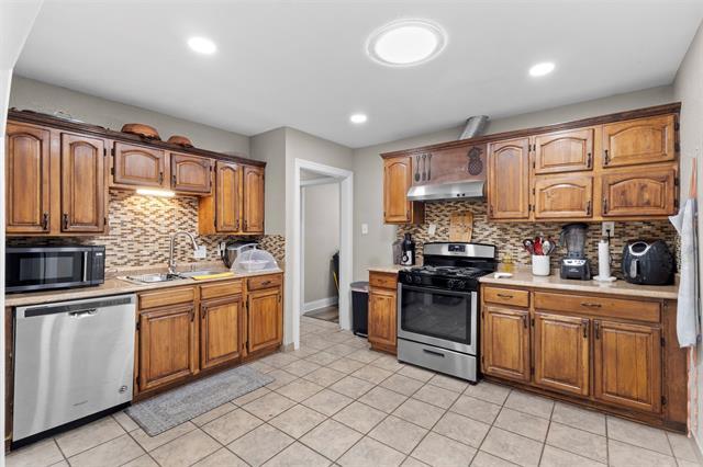 Building Photo - 3525 Kellis St