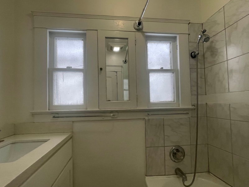 Building Photo - 1625 1/2 W 55th St