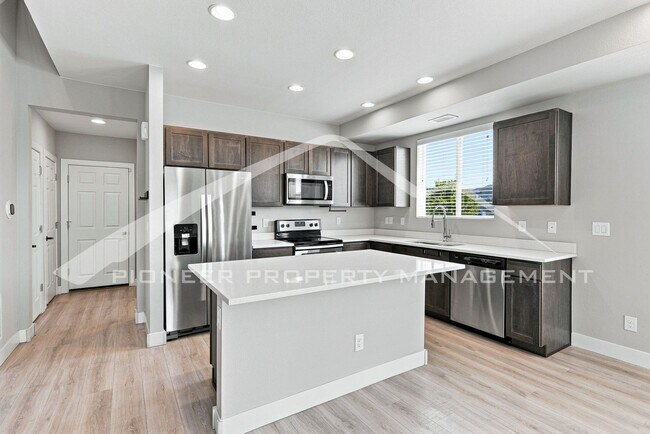 Building Photo - 16137 E Elk Pl
