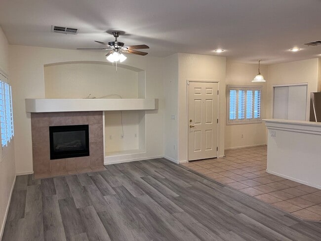 Building Photo - Henderson - 3 Bedroom Townhome w/2 car garage