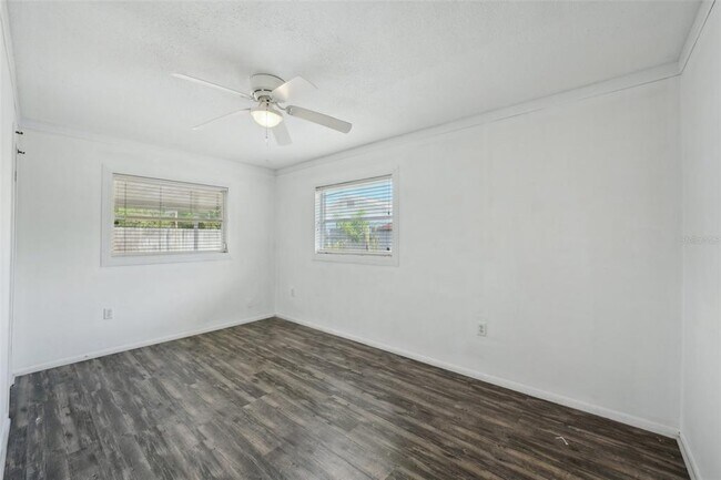 Building Photo - 503 Holt Cir