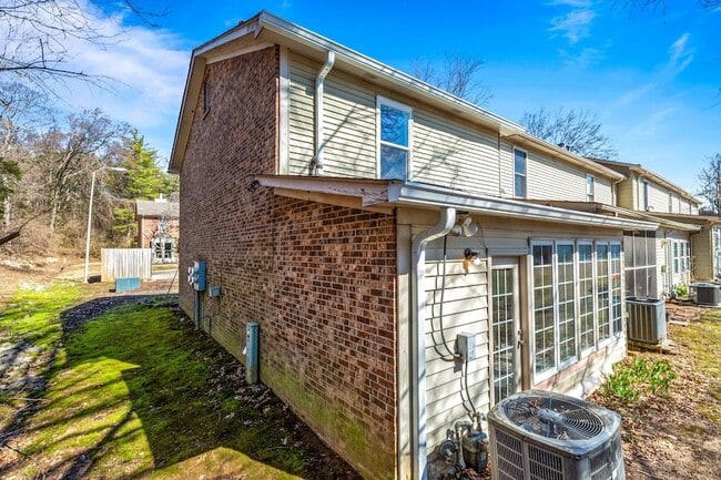 Building Photo - 513 Williamsburg Dr