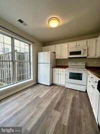 Building Photo - 8119 Bayonet Way
