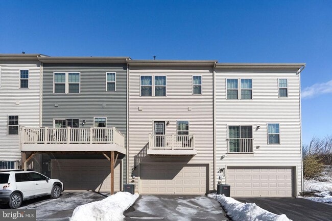 Building Photo - 9599 Tall Oaks Rd