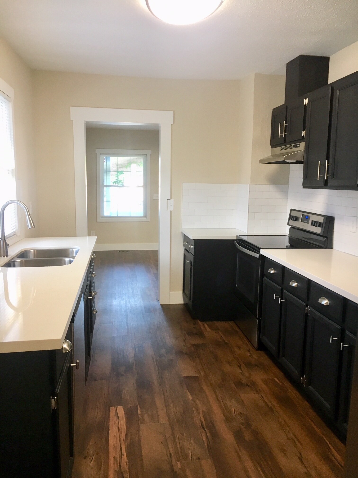 Kitchen - 613 Broadway Ave