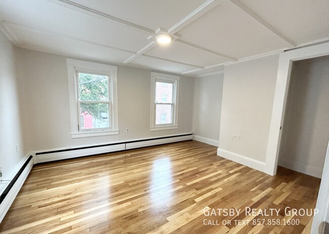 Building Photo - 15 Saratoga St