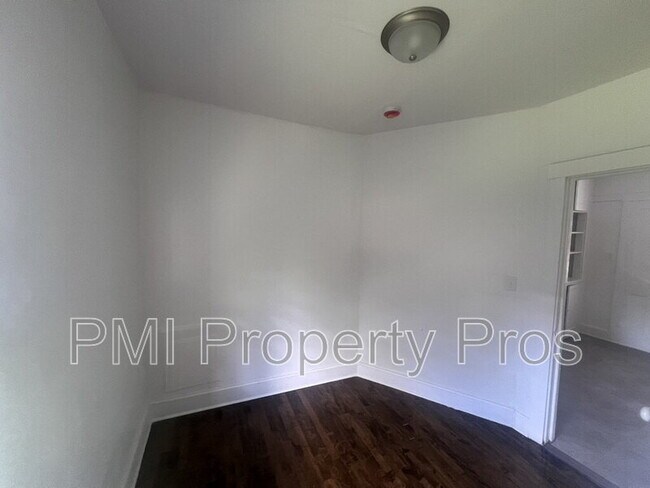 Building Photo - 3138 N 11th St