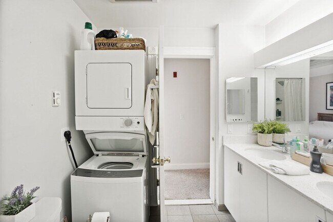 Building Photo - 6 Brigham St