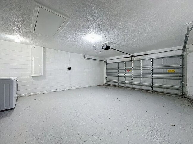 Building Photo - Charming 3-Bedroom Rental in Poinciana