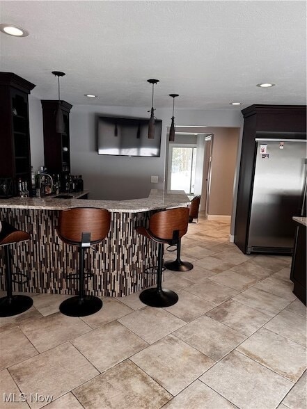 Building Photo - 7633 Hidden Valley Dr