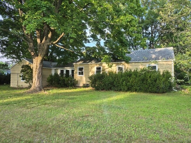 Building Photo - 404 Denslow St
