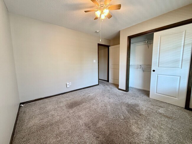 Building Photo - 1303 Cottonwood Ave