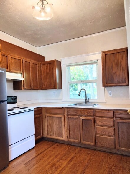 Kitchen - 1308 E 19th Ave
