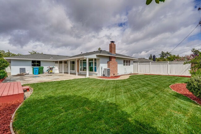 Building Photo - Fully Remodeled Single-Family Home Near Ap...