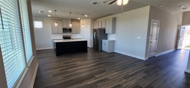 Building Photo - 2200 Delano Dr