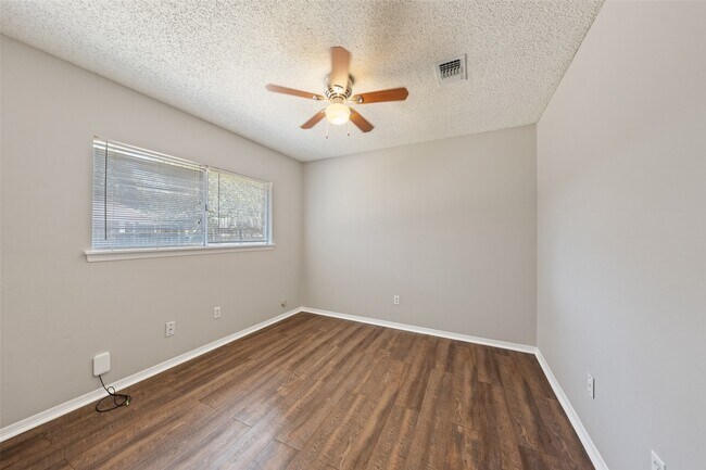 Building Photo - 1022 Sierra Shadows Dr