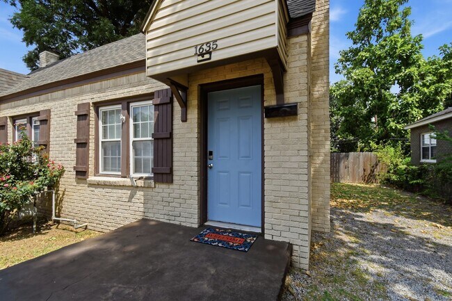 Building Photo - E 8th St Duplex